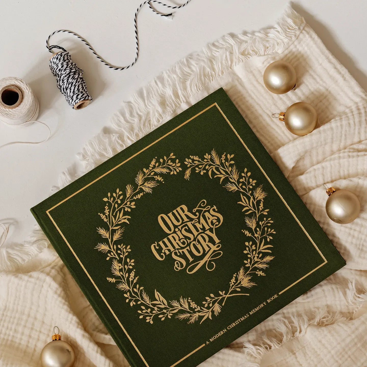 Our Christmas Story: A Keepsake and Memory Book for Familes