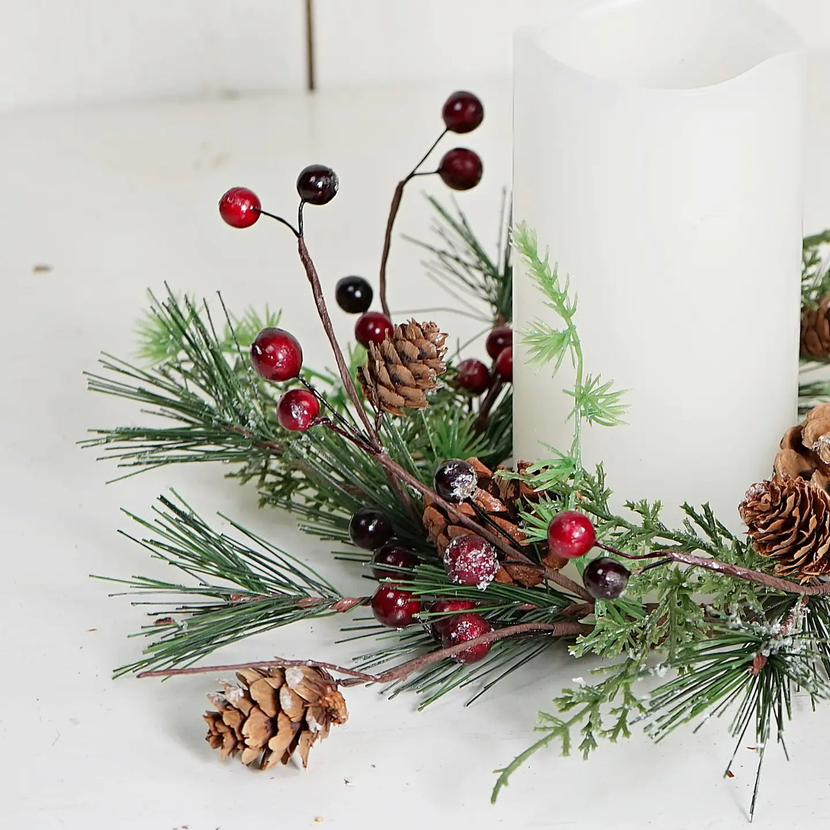 3.5" Icy Holiday Ring w/Pinecone & berry