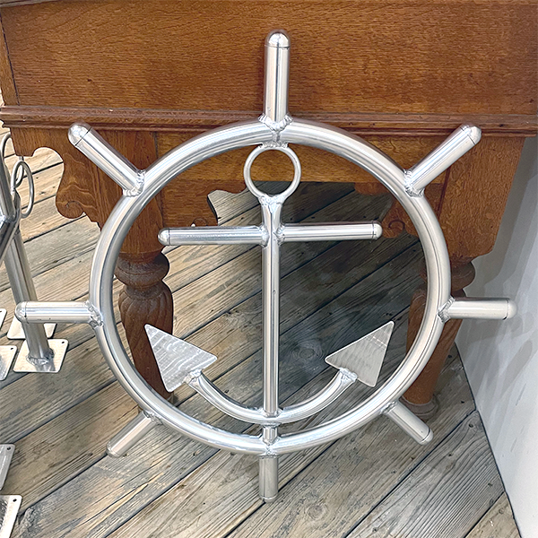Island Ships Wheel with Anchor Aluminum Decor